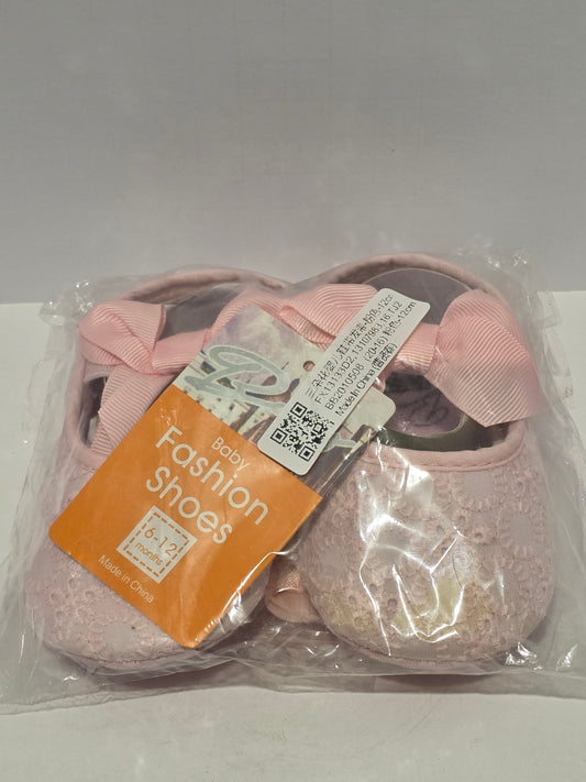 Baby Fashion Shoes – Pink Lace Crib Shoes with Ribbon Bow