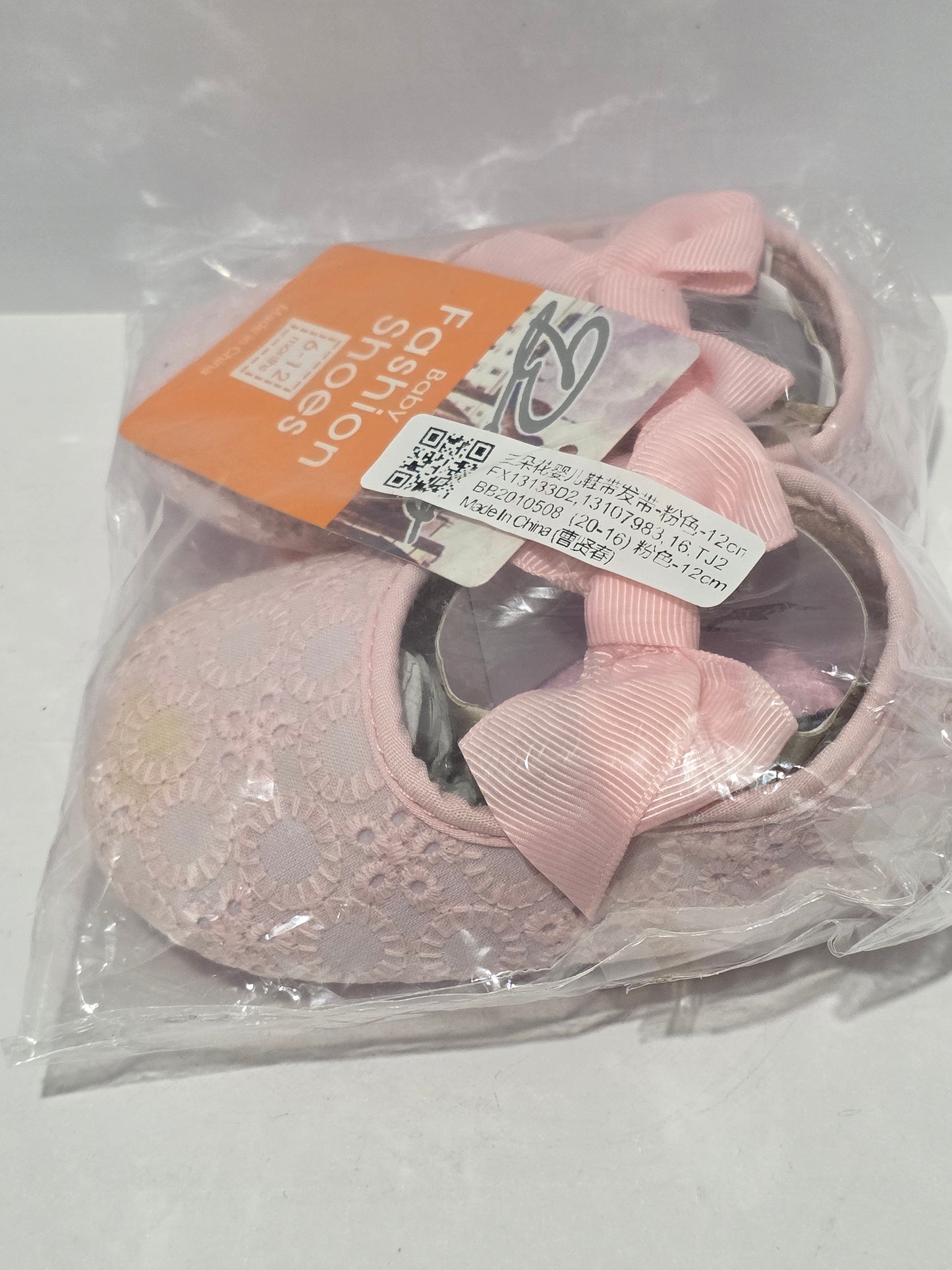 Baby Fashion Shoes – Pink Lace Crib Shoes with Ribbon Bow