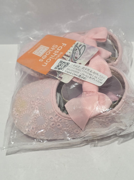 Baby Fashion Shoes – Pink Lace Crib Shoes with Ribbon Bow