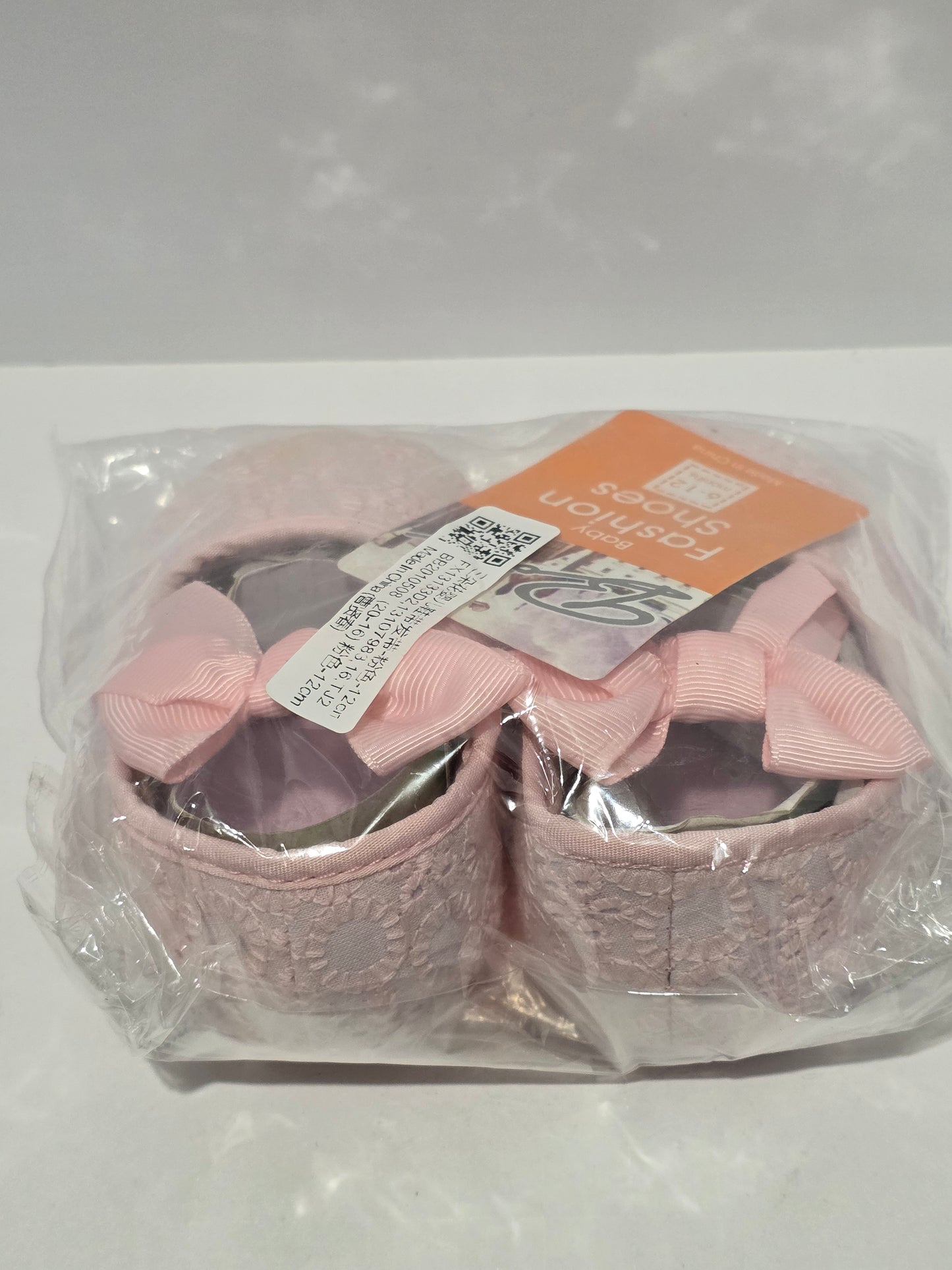 Baby Fashion Shoes – Pink Lace Crib Shoes with Ribbon Bow